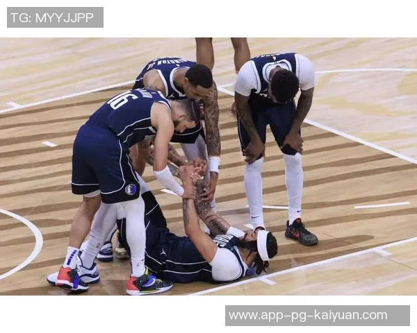 杜兰特称赞独行侠分球出色浓眉状态回暖让防守难度加大