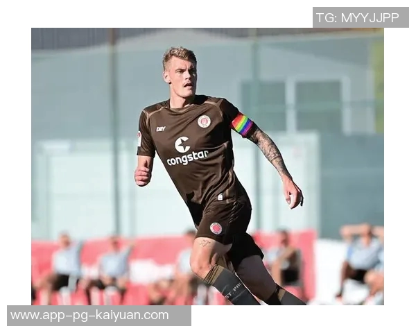 圣保利正式签约福冈黄蜂26岁日本中卫安藤智哉加盟公告 圣保利正式签约福冈黄蜂26岁日本中卫安藤智哉加盟公告