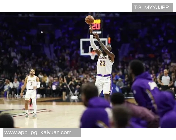 乔治表现平平17投仅中6得17分3篮板3助攻并遭遇5次犯规 乔治表现平平17投仅中6得17分3篮板3助攻并遭遇5次犯规