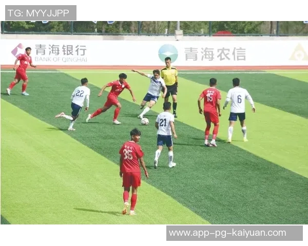 亚历山大赛后热情为休斯敦客场球迷签名展现偶像风范