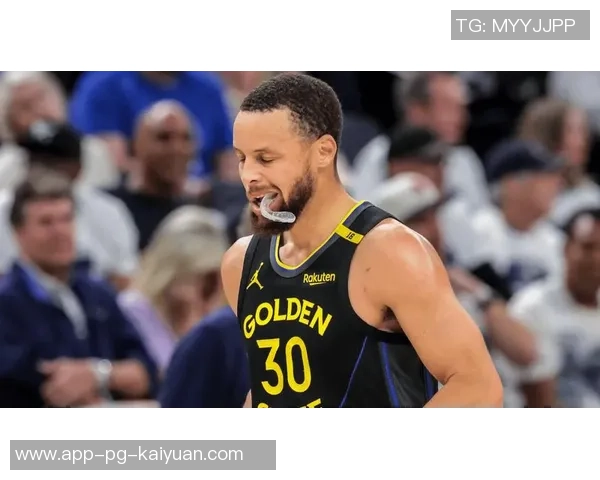 科尔称赞库里是球队核心一切战术围绕他展开 科尔称赞库里是球队核心一切战术围绕他展开